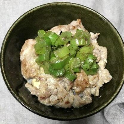 ふるさと納税のお礼でいただいた、きなこ豚で作りました。お肉が柔らかくて、丼にしても美味しかったです。